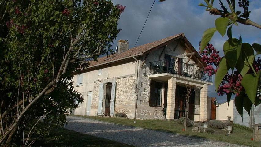 Location de vacances pour 4 personnes, avec Balcon ainsi que Terrasse et Jardin à Bégadan