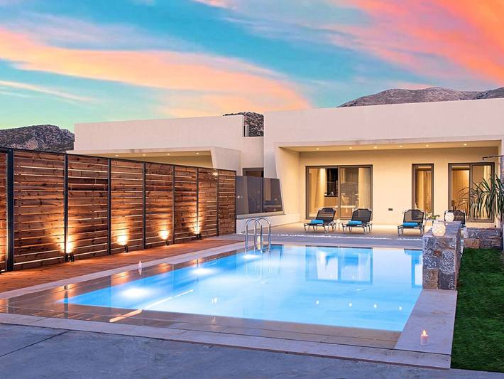Location de vacances pour 22 personnes, avec terrasse et piscine à Agios Nikolaos