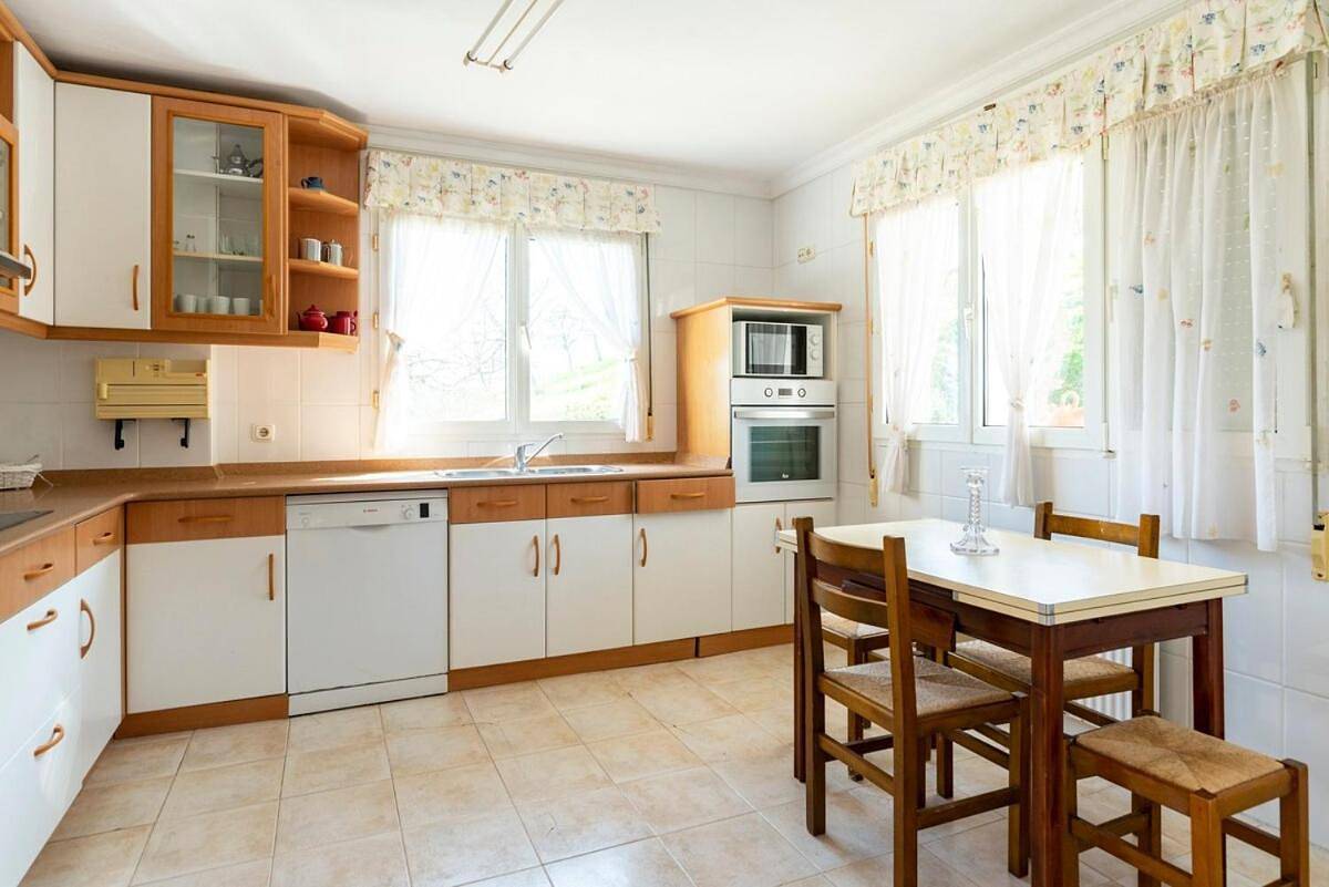 Five-Bedroom House in Bárcena de Cicero, Costa de Cantabria