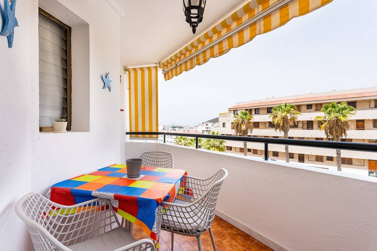 Entire apartment, Home2Book Sunny Retreat Los Cristianos, Pool in Los Cristianos, Arona
