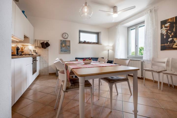 Entire apartment, Apartment 'La Balena Rosa' with Private Terrace and Wi-Fi in Bagni San Filippo, Castiglione d'Orcia region