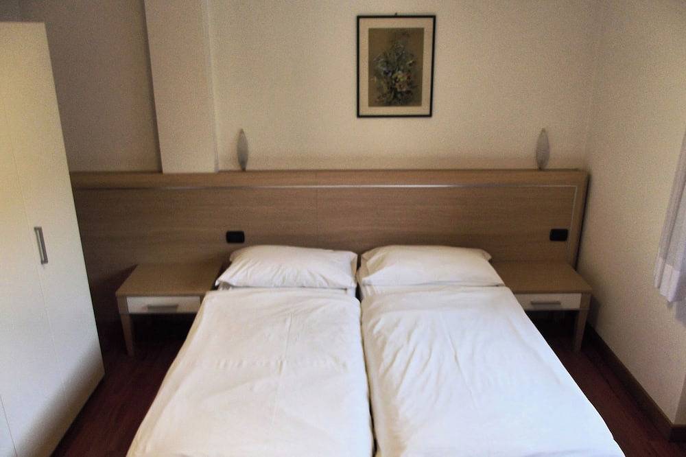 Ganze Wohnung, Apartment in Torbole near the beach and lake in Torbole, Nago-Torbole