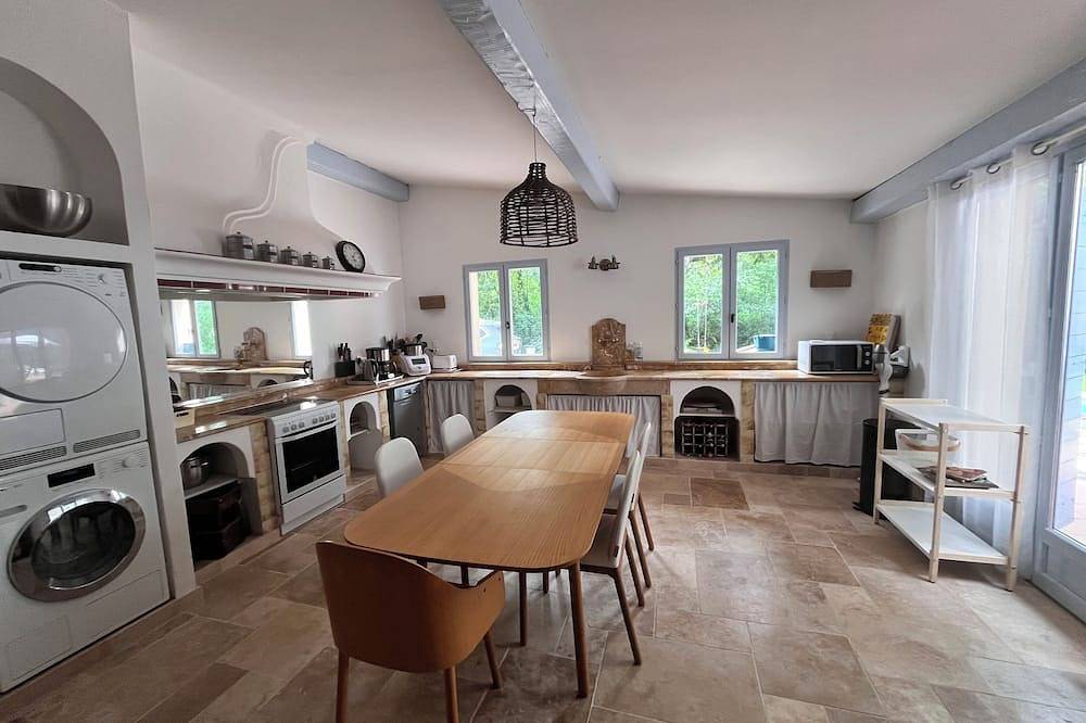 Charming provençal farmhouse with swimming pool, in the countryside by the river in Le Thoronet, Draguignan region