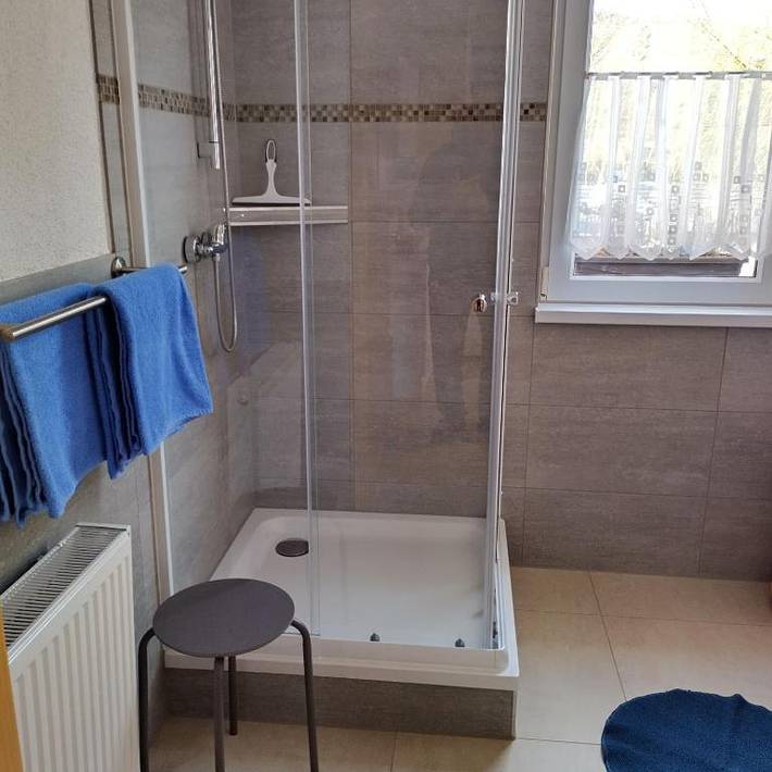 Ganze Ferienwohnung, Ferienwohnung am Kurpark - Ferienwohnung mit kombinierten Wohn-und Schlafraum in Bad Frankenhausen, Region Kyffhäuser