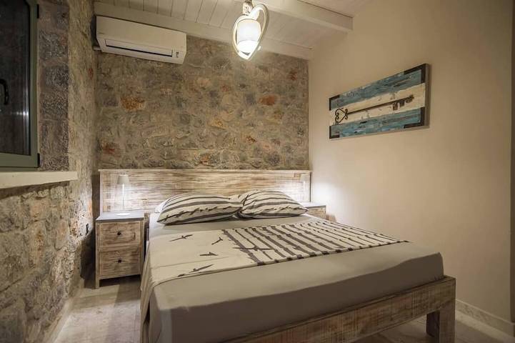 Location de vacances pour 8 personnes, avec piscine à Galaxidi