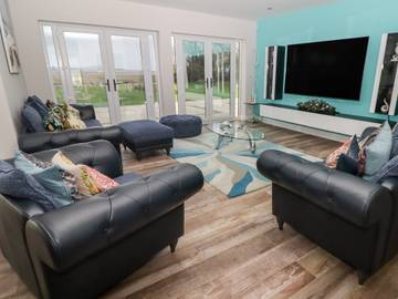 Cottage for 12 People in Swansea region, Photo 4