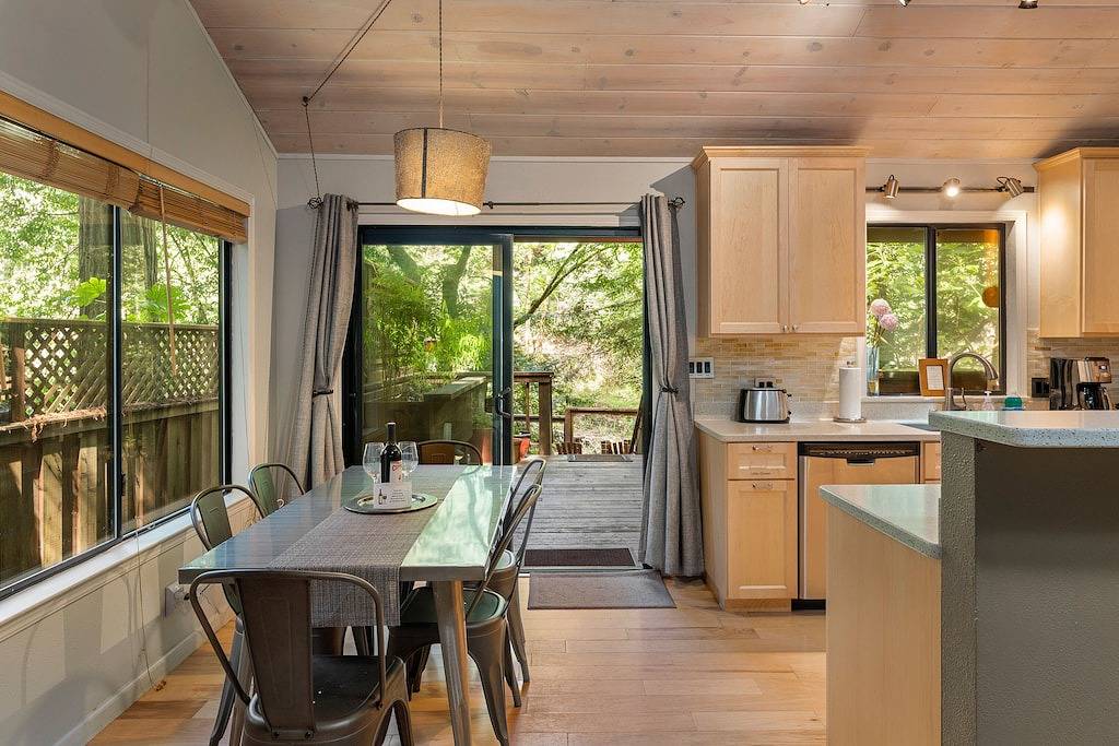 Hearthside Cabin - Entspannen Sie sich in der Hot Tub unter den Redwoods! in California North Coast