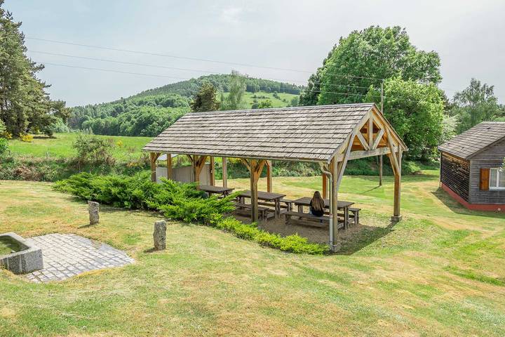 Gîte pour 6 personnes, avec Terrasse dans Albaret-le-Comtal