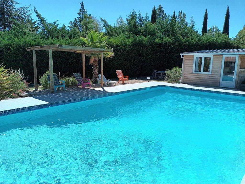 Gîte Banane 3p devant piscine in Rognes, Région d'Aix-en-Provence
