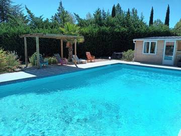 Gîte pour 3 personnes, avec jardin et piscine à Rognes