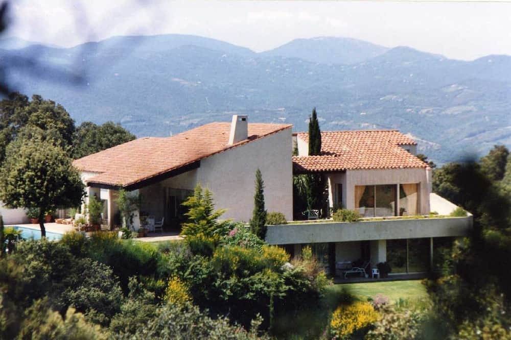 Entire apartment, Apartment in large villa with pool in Céret, Céret region