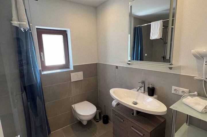 Ganze Wohnung, Ferienhaus mit 3 Schlafzimmern direkt am Fluss in Essing, Altmühltal