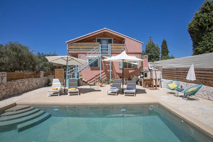 Villa für 4 Personen, mit Balkon und Garten