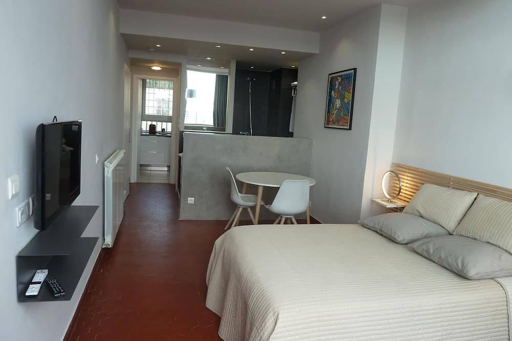 Appartement entier, Grand T1 Design sur le port de Toulon. Magnifique vue sur la mer. in Toulon, Côte méditerranéenne (France)