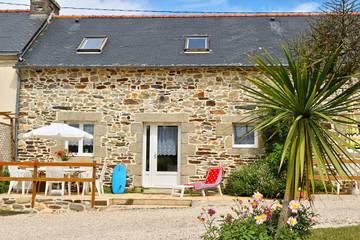 Gîte pour 4 personnes, avec terrasse et jardin à Plomodiern