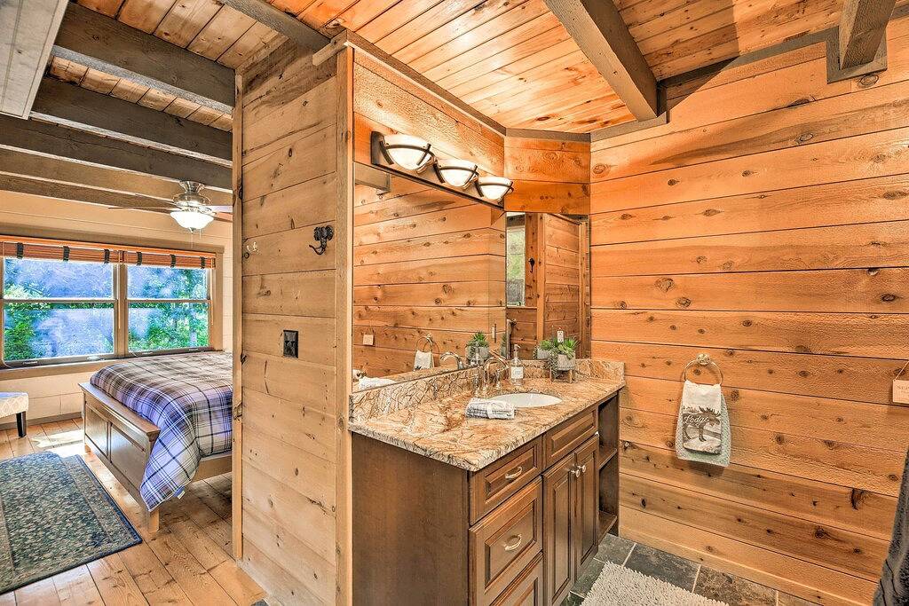 Family Cabin w/ Fire Pit, 9 Mi to Sugar Mtn Slopes in Watauga County