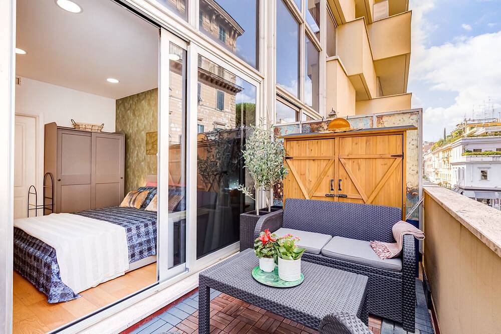 Entire apartment, Lovely home in the center of Rome, Fabrizia. in Rome, Rome Province