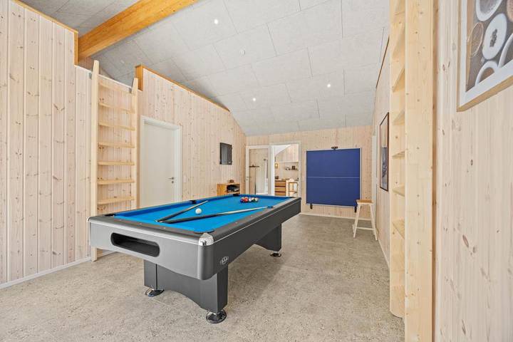 Luxuriöses Ferienhaus mit Outdoor-Wellnessbereich in Blåvand in Blavand, Varde
