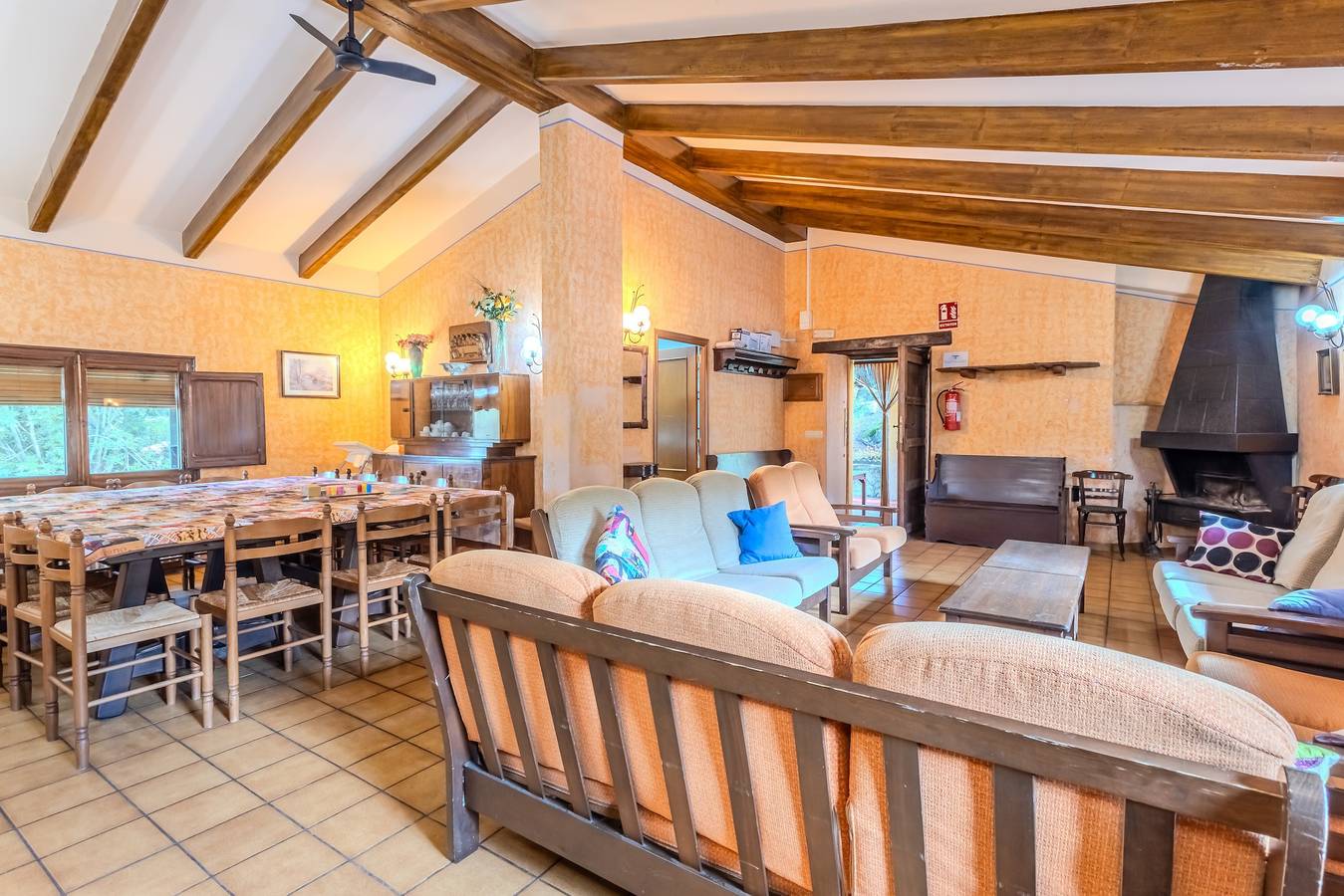 Maison rurale 'Can Guidic' avec vue sur la montagne, piscine privée et Wi-Fi in La Vall d'en Bas, Garrotxa