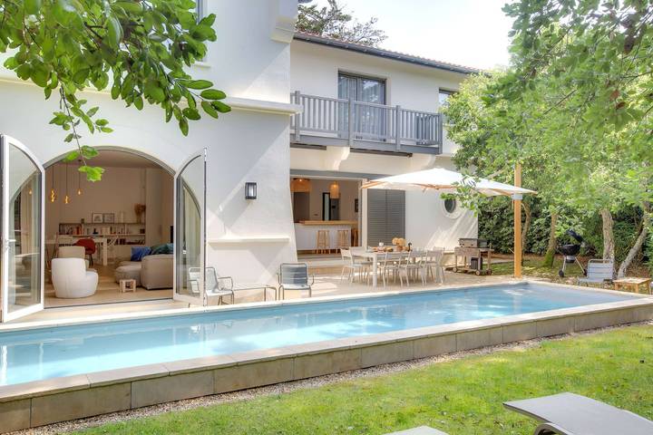 Gîte pour 14 personnes, avec Piscine dans Plage Centrale Hossegor