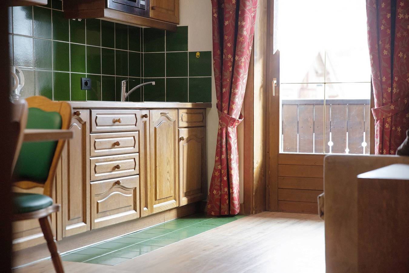 Entire apartment, Holiday Apartment "Casa San Marco n 4" with Mountain View, Balcony & Wi-Fi in Livigno (Town), Livigno