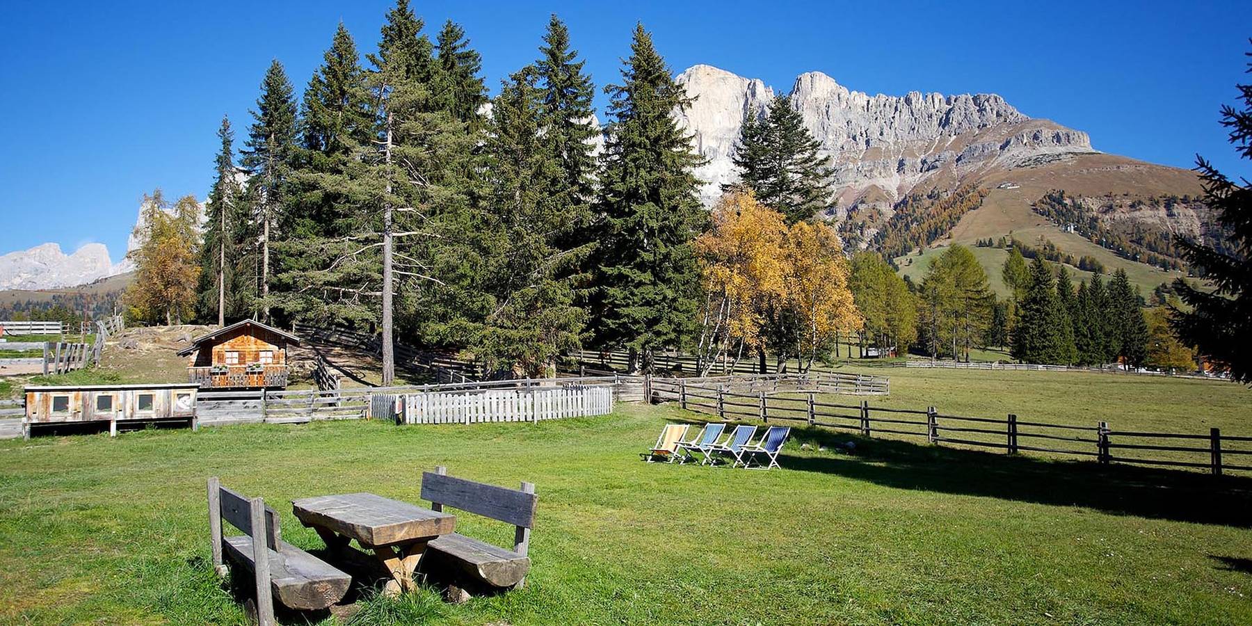 Ganze Wohnung, Ferienwohnung "Angerle Alm Apt Rosengarten" mit privatem Balkon, Gemeinschaftsgarten und Wlan in Karersee, Welschnofen