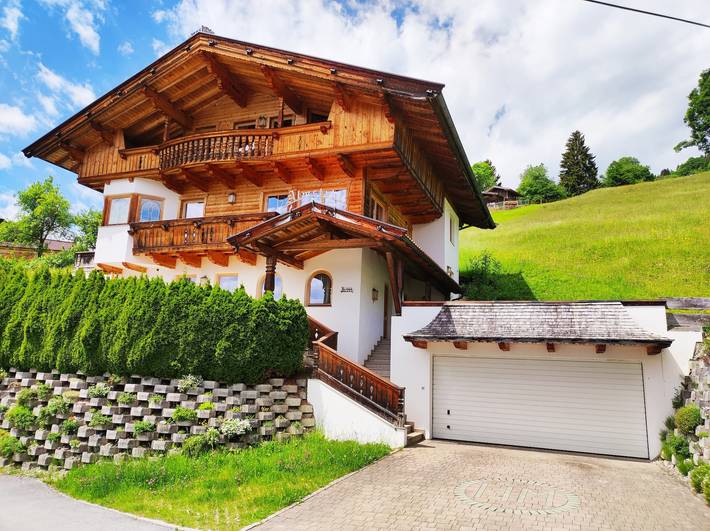 Ferienwohnung für 12 Personen, mit Balkon und Terrasse sowie Ausblick in Wildschönau