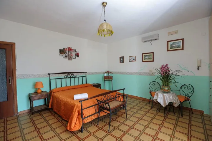Alojamiento y desayuno para 2 personas, con jardín además de vistas y balcón - 1