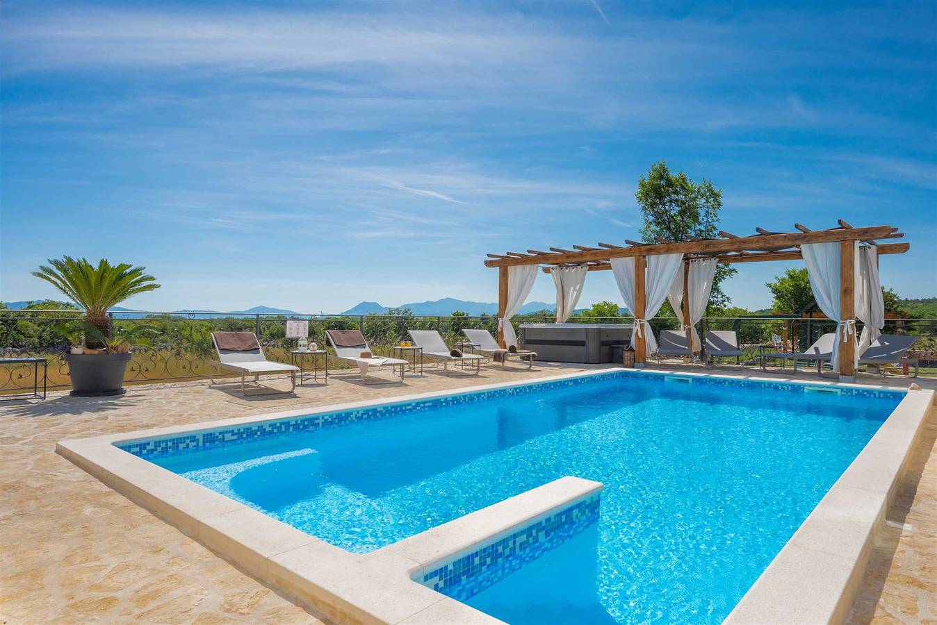 Villa Unika beheizter Pool, Whirlpool, Sauna in Makarska Riviera