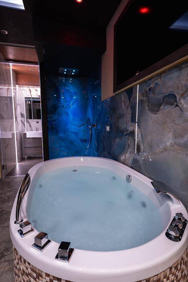 Ferienwohnung für 2 Personen, mit Whirlpool und Pool sowie Balkon in Desenzano del Garda - 4