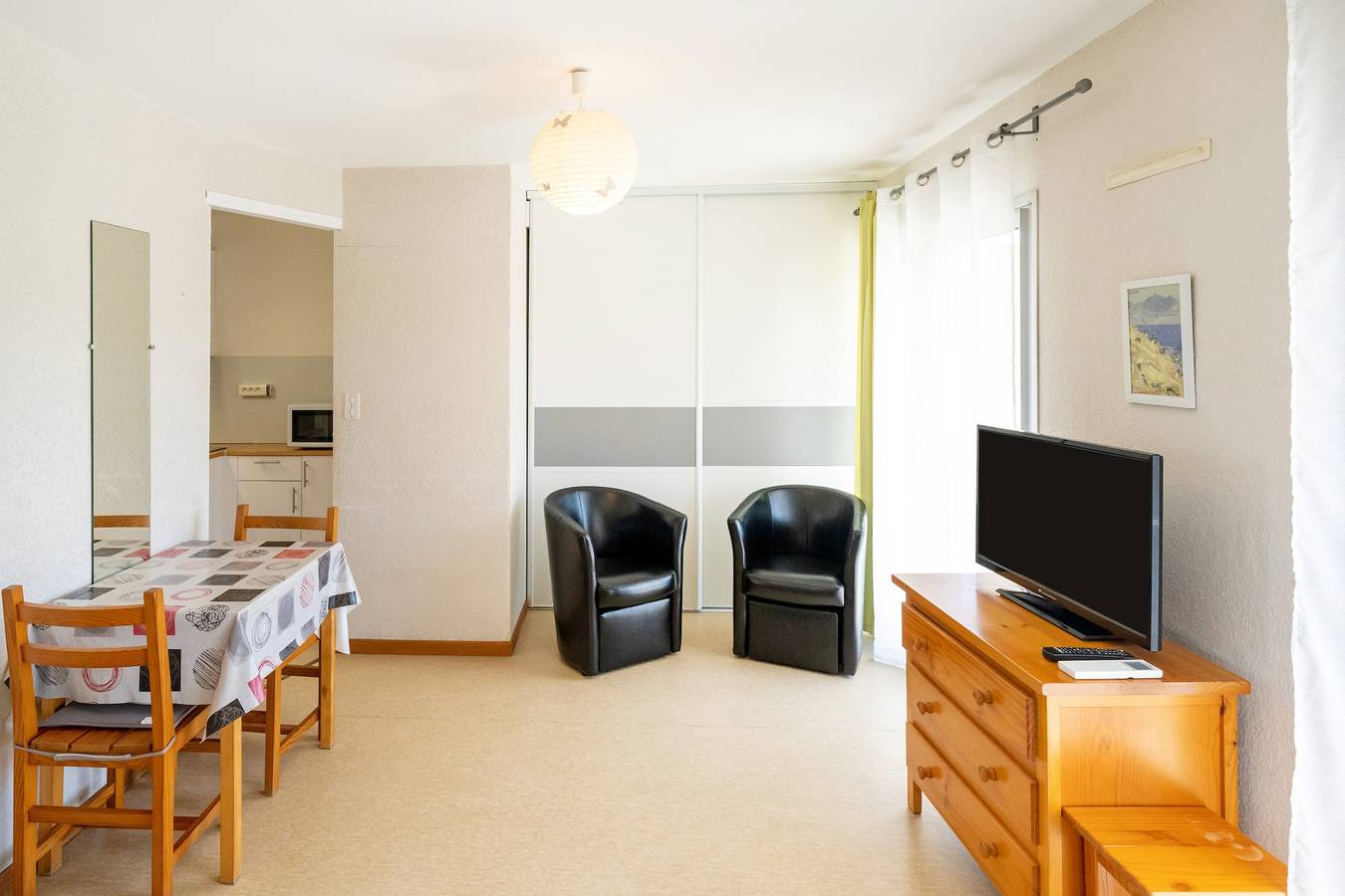 Studio entier, Studio cosy avec balcon, climatisation et billard – Cazaubon in Cazaubon, Gers