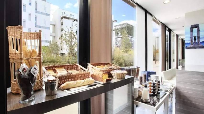 Ferielejlighed for 5 personer, med pool i Lyon