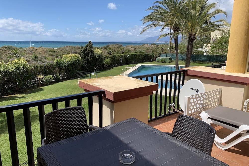 Geheel appartement, Apartment 817 on the beachfront with sea views in Marbella Oost, Marbella