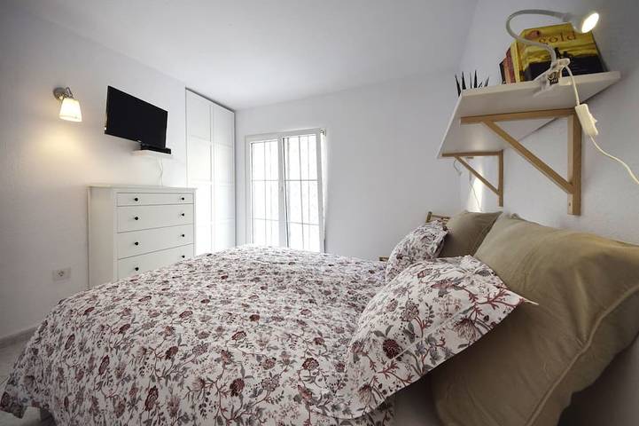 La Casita-very quiet location with stunning sea views and heated pool in Playa de los Roques, Los Realejos