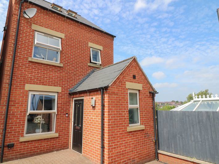 Log cabin for 6 people, with Garden in Ashbourne