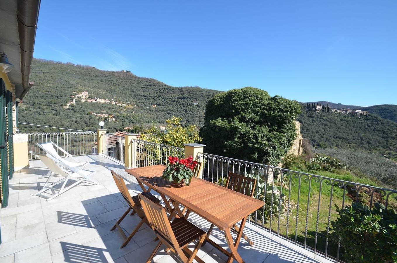 Casa vacanza per 6 persone con balcone in Borgata Costiolo, Prelà