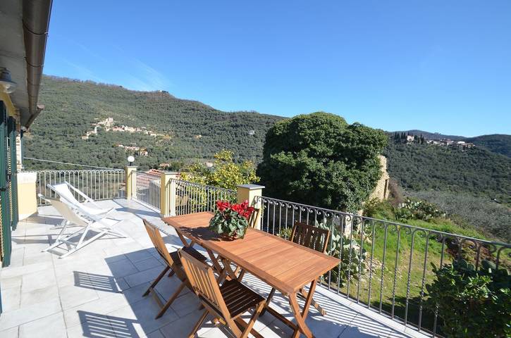Ferienhaus für 6 Personen, mit Balkon und Terrasse sowie Garten und Ausblick in Prelà