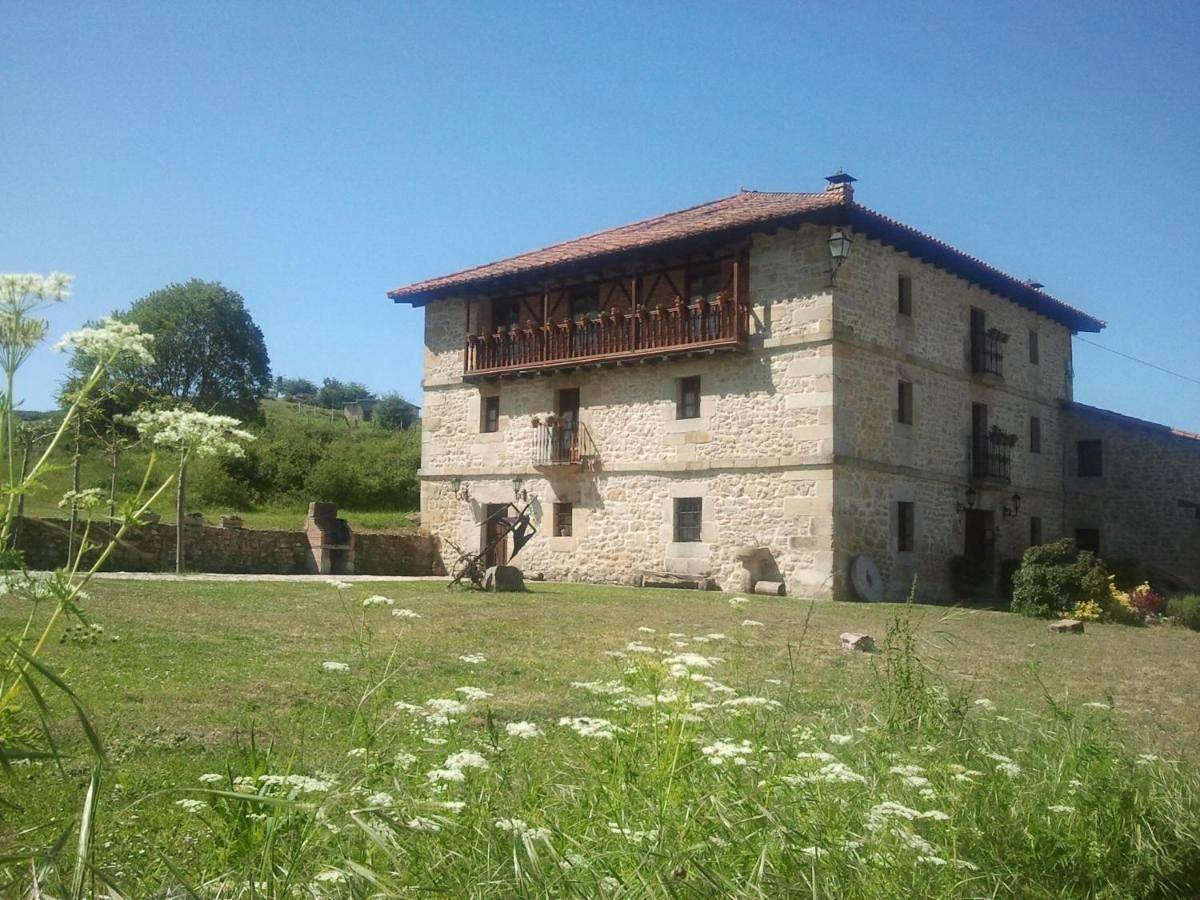 Eight-Bedroom House in Valle de Valdebezana, Cordillera Cantábrica