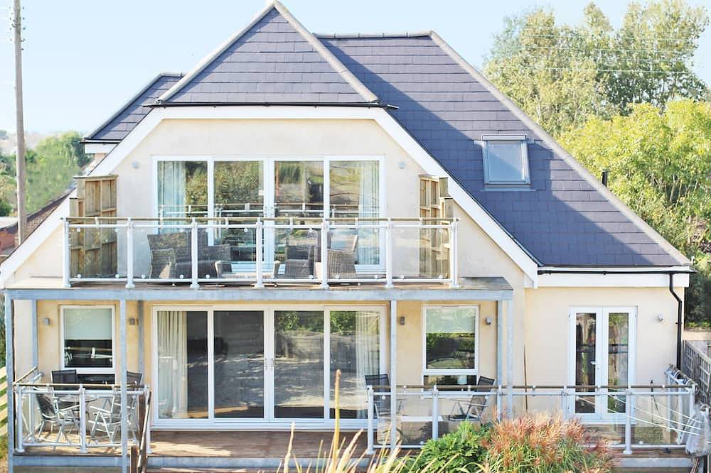 Beach House for 12 People in New Romney, Kent