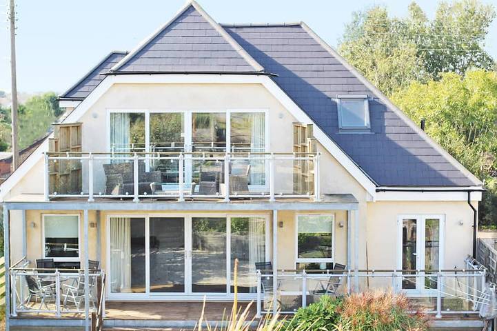 Beach house for 12 people, with balcony and garden, with pets in Kent