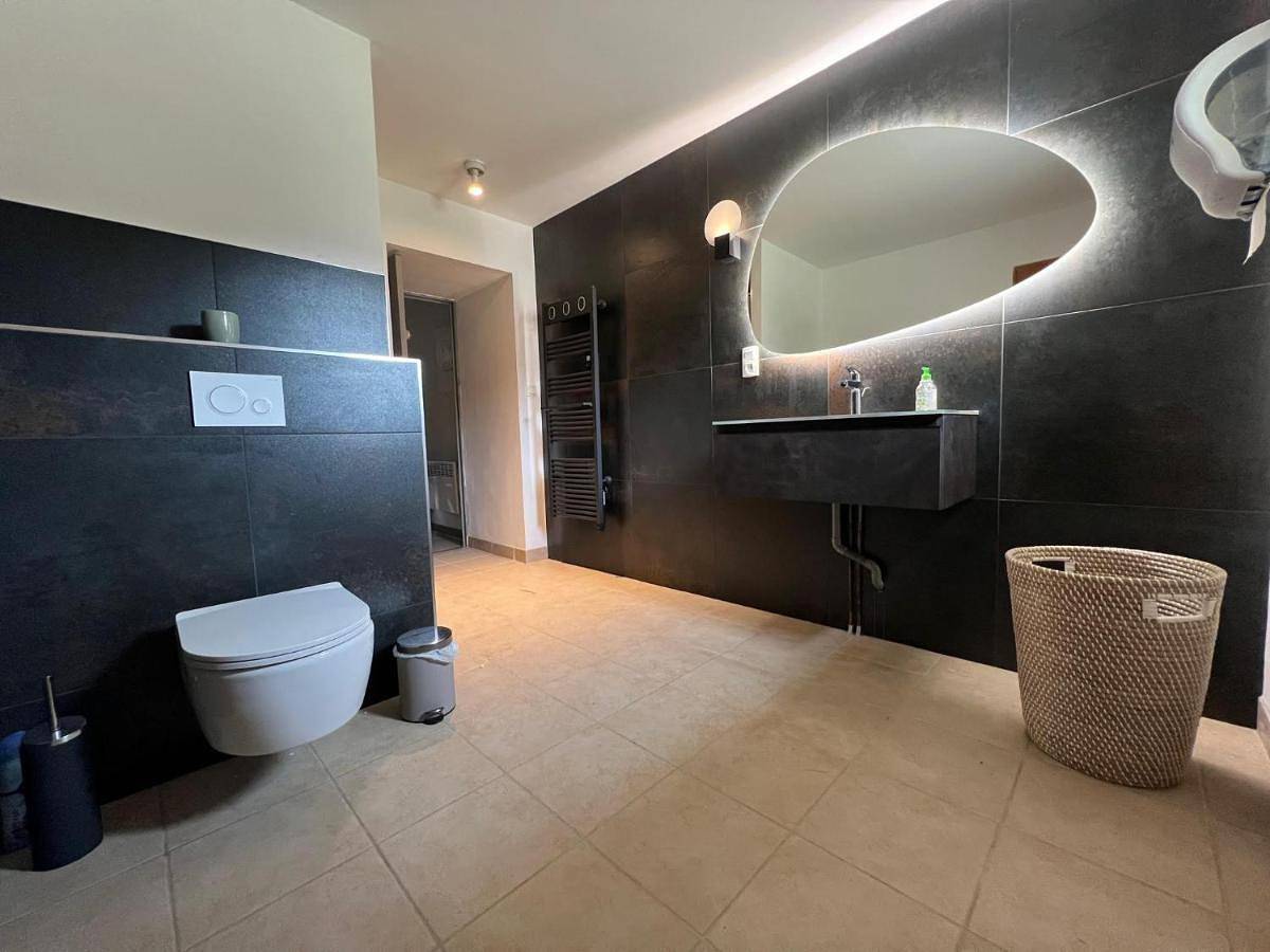 Double Room with Private Bathroom in Beauvoir-sur-Niort, Région de Niort