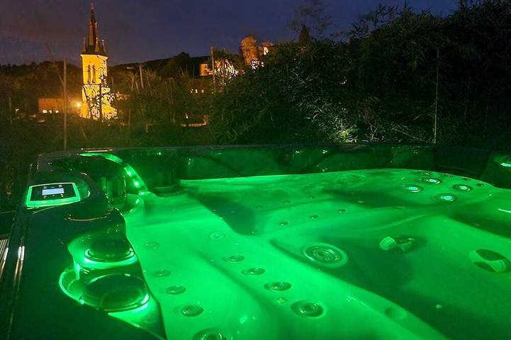 Gîte pour 3 personnes, avec jacuzzi à Jarnioux