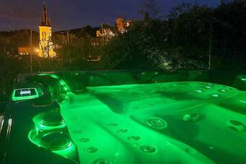 Location de vacances pour 3 personnes, avec jacuzzi à Jarnioux