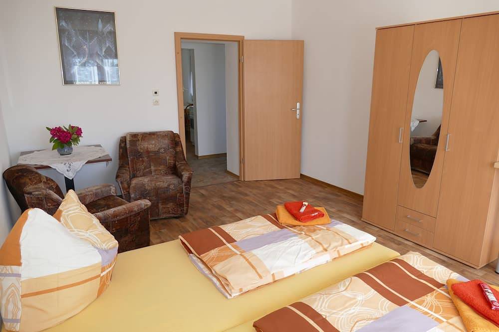 Ganze Wohnung, 2 Ferienwohnungen für 5 bis 8 Personen in Stadtlage, Nahe Kiebitz-See in Falkenberg/Elster, Naturpark niederlausitzer heidelandschaft (Brandenburg)