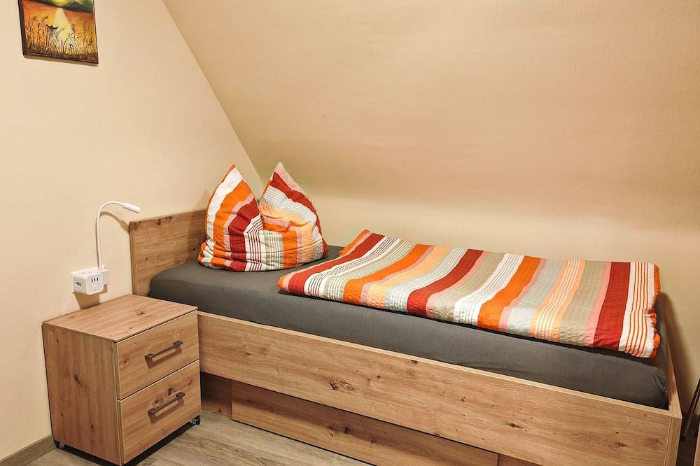 Ganze Wohnung, Ferienwohnung Morretalblick/Odenwald renov. mit herrl. Dachterrasse u. Wall-Box in Buchen, Neckar-Odenwald-Kreis