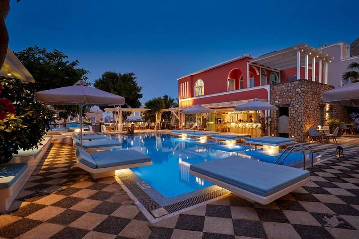 Hôtel pour 3 personnes, avec Balcon et Terrasse ainsi que Jacuzzi et Jardin