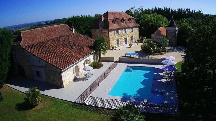 Maison d’hôte pour 6 personnes, avec Terrasse et Jardin ainsi que Bassin pour enfant et Piscine à Causse-et-Diège