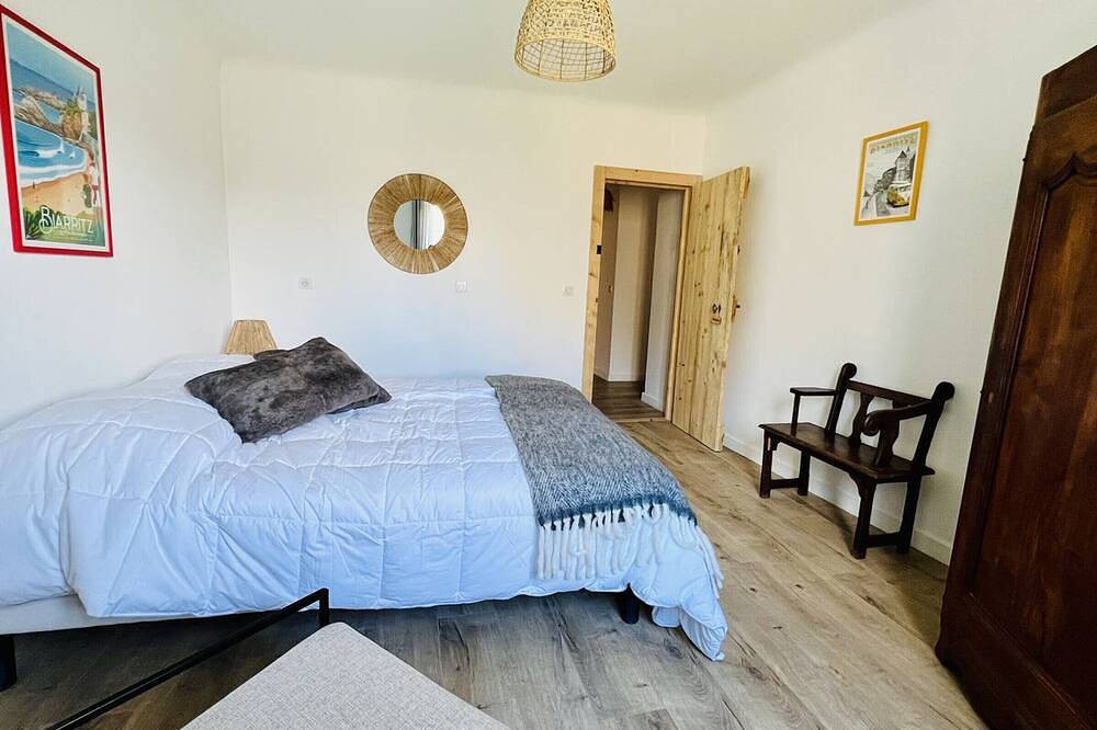Large Basque house 14 pers, pool, game room, internet, charging station in Hasparren, Bayonne region
