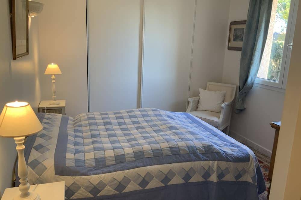 3300 m2 property, dominant view, 130 m2 lagoon pool and 4/6pers Jacuzzi in Cers, Côte d'Améthyste