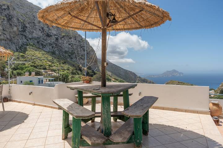 Zimmer 9 im Pagali Hotel mit Queensize-Bett in Amorgos